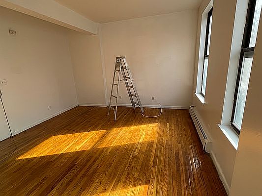 2nd image of 1625 Lexington Ave APT 5C