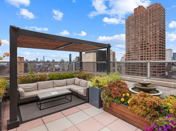 300 East 40th Street image 14 of 18