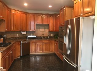 1813 Fawncrest Ct, Vienna, VA 22182