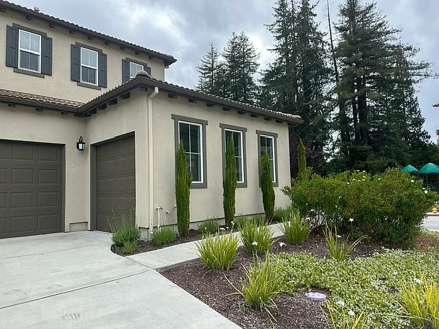 100 Village Ln — Photo 5