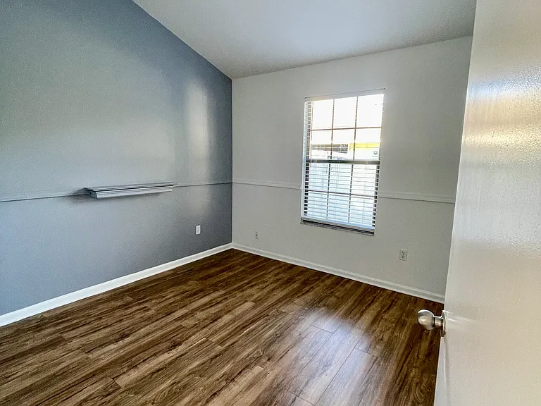 Middle Bedroom