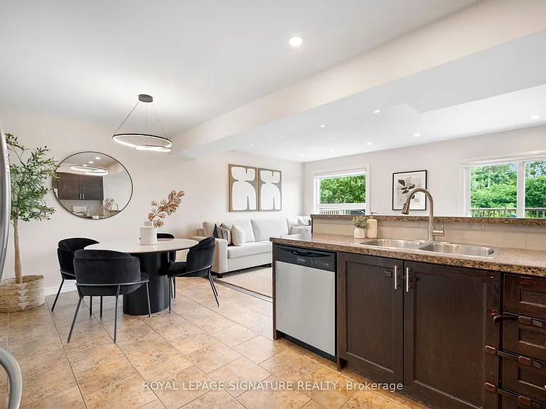 61 Thames Way — Photo 18