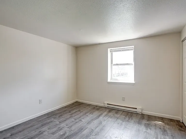 Hillcrest Apartments — Photo 12