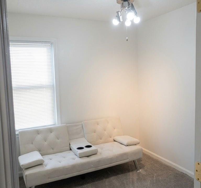 20110 Carrie St, photo 13