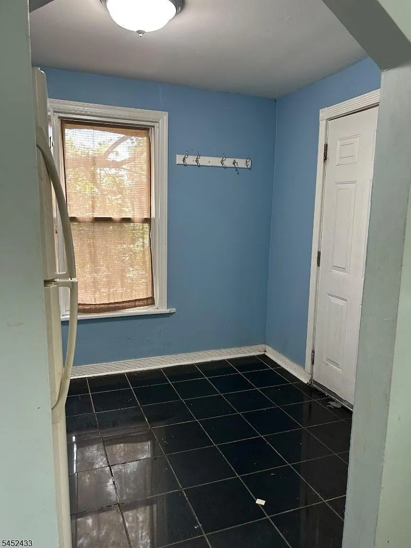 4 bed, 1.0 bath, $2,600 — Photo 4