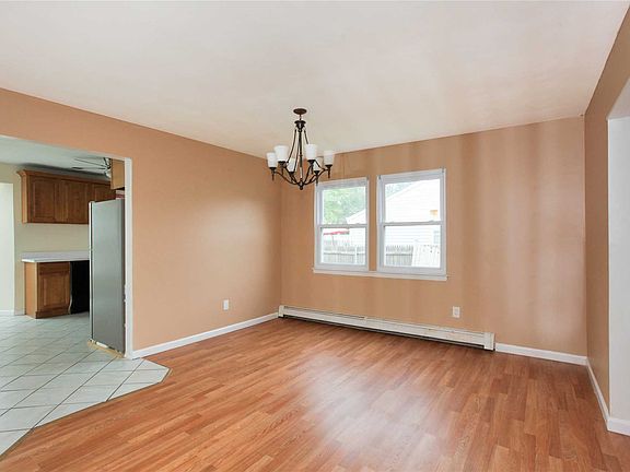 4th image of 26 Blueberry Ln