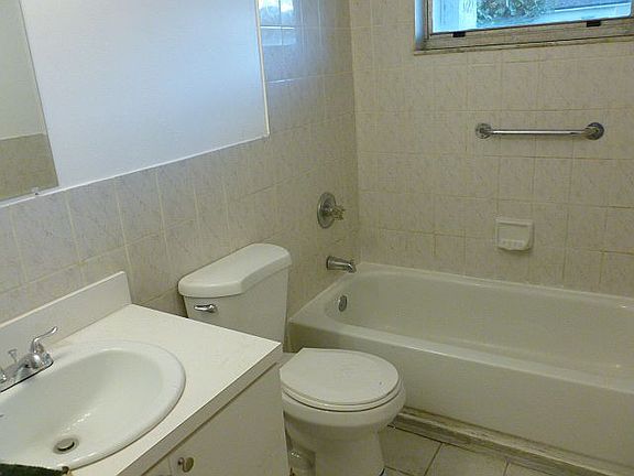 4th image of 1700 NE 146th St #6