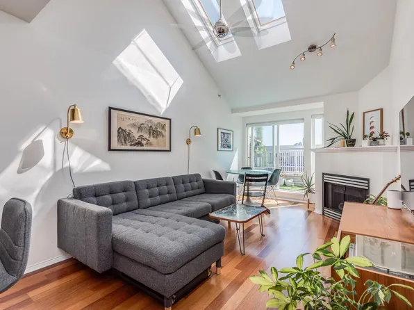 3939 Hastings St #404, Burnaby, BC V5C 2H8