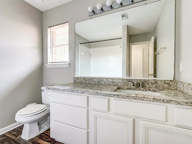 7302 Greenwood Point Dr — Photo 35