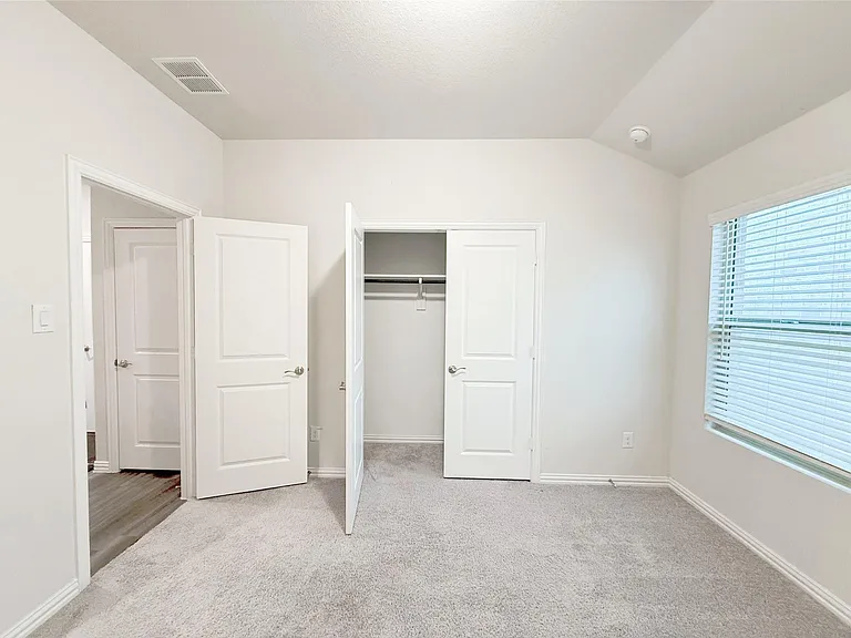1909 Canyon Ln — Photo 17