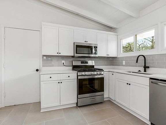 5th image of 9018 Hemlock Dr