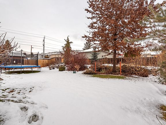 4th image of 2221 Arden Ct N