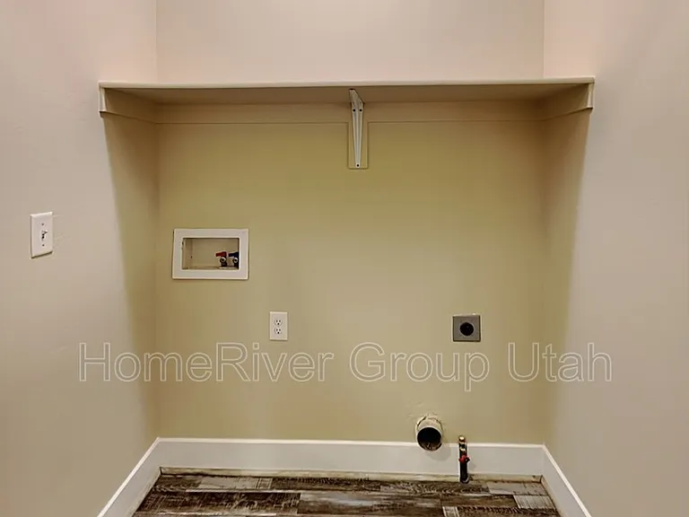 130 W Canley Vale Ln — Photo 17