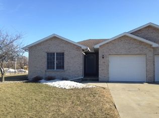 228 S McGuire Dr, Manteno, IL 60950