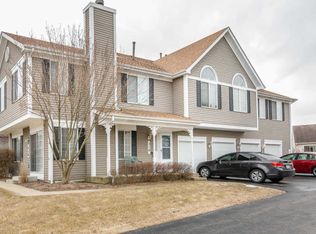 310 Sandhurst Ln, South Elgin, IL 60177