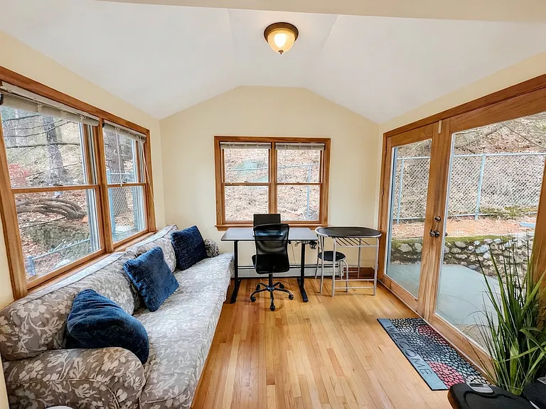 136 Oak St — Photo 10
