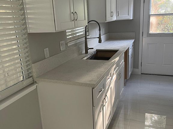 3rd image of 2589 Bayshore Ave