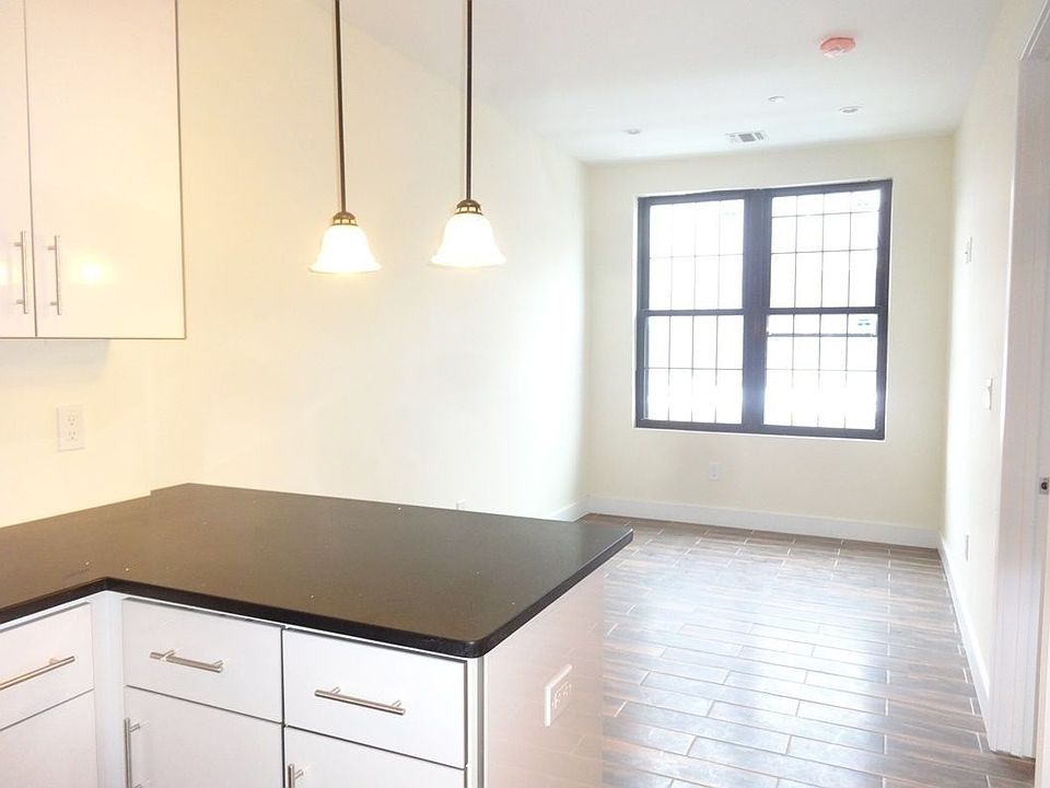 1st image of 744A Willoughby Ave #4