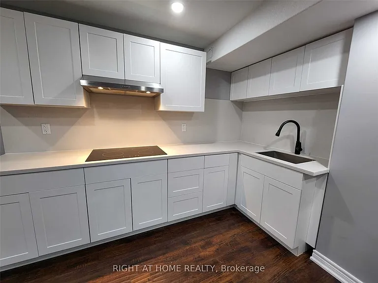 46 Aishford Rd #BASEMENT — Photo 3