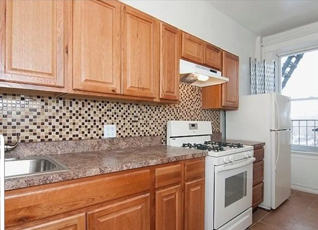 298 Avenue P APT 4B photo 1
