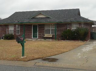 861 Lyndsi Ln, Hinesville, GA 31313