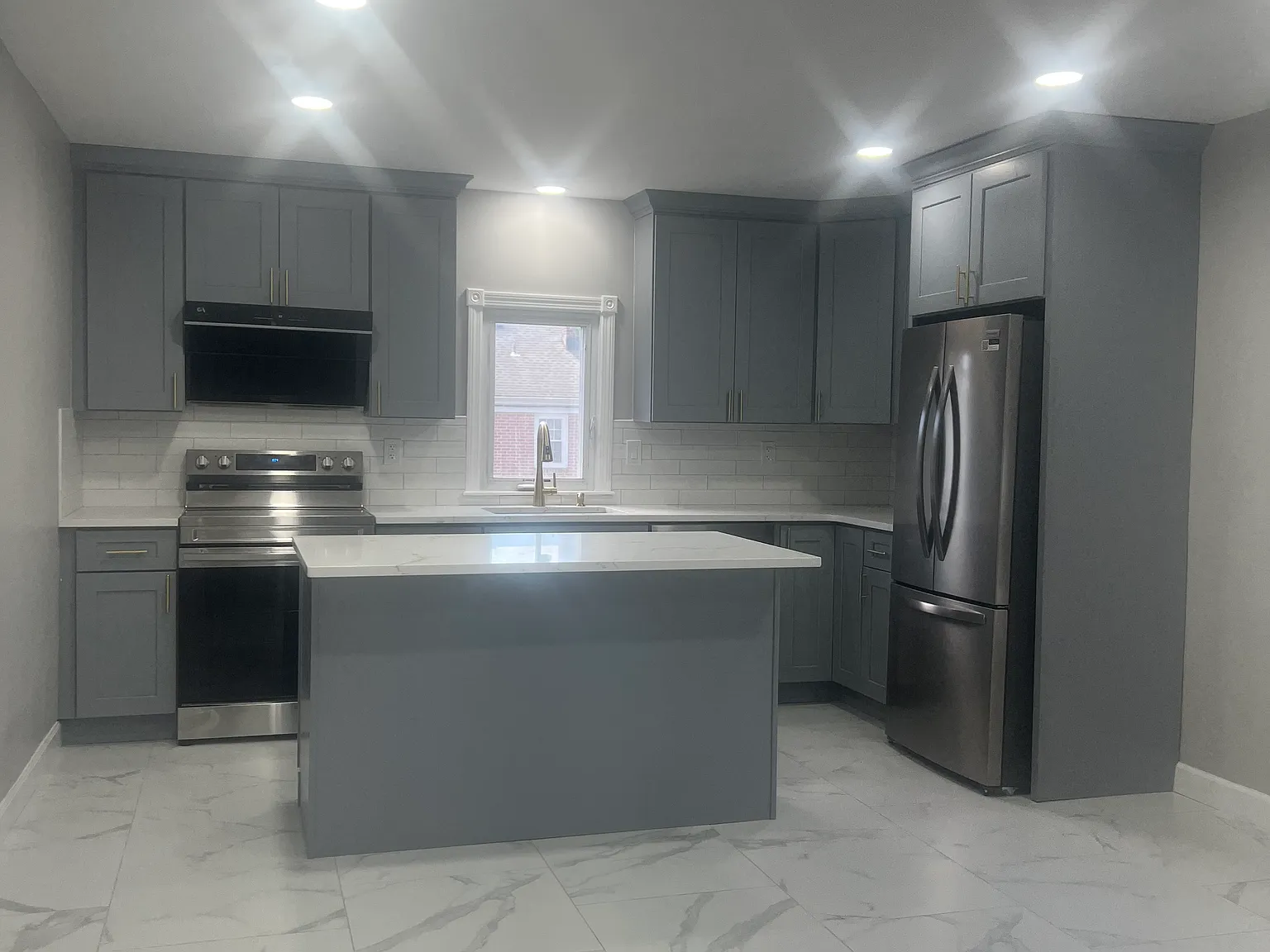 3 bed, $2,800 — Photo 2