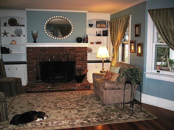 Living Room with fireplace