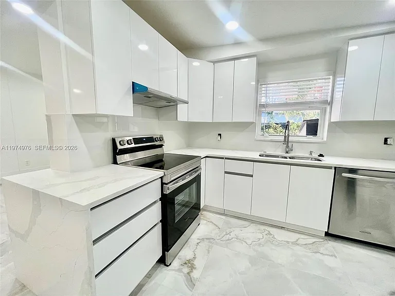 1649 NE 8th Ave — Photo 11
