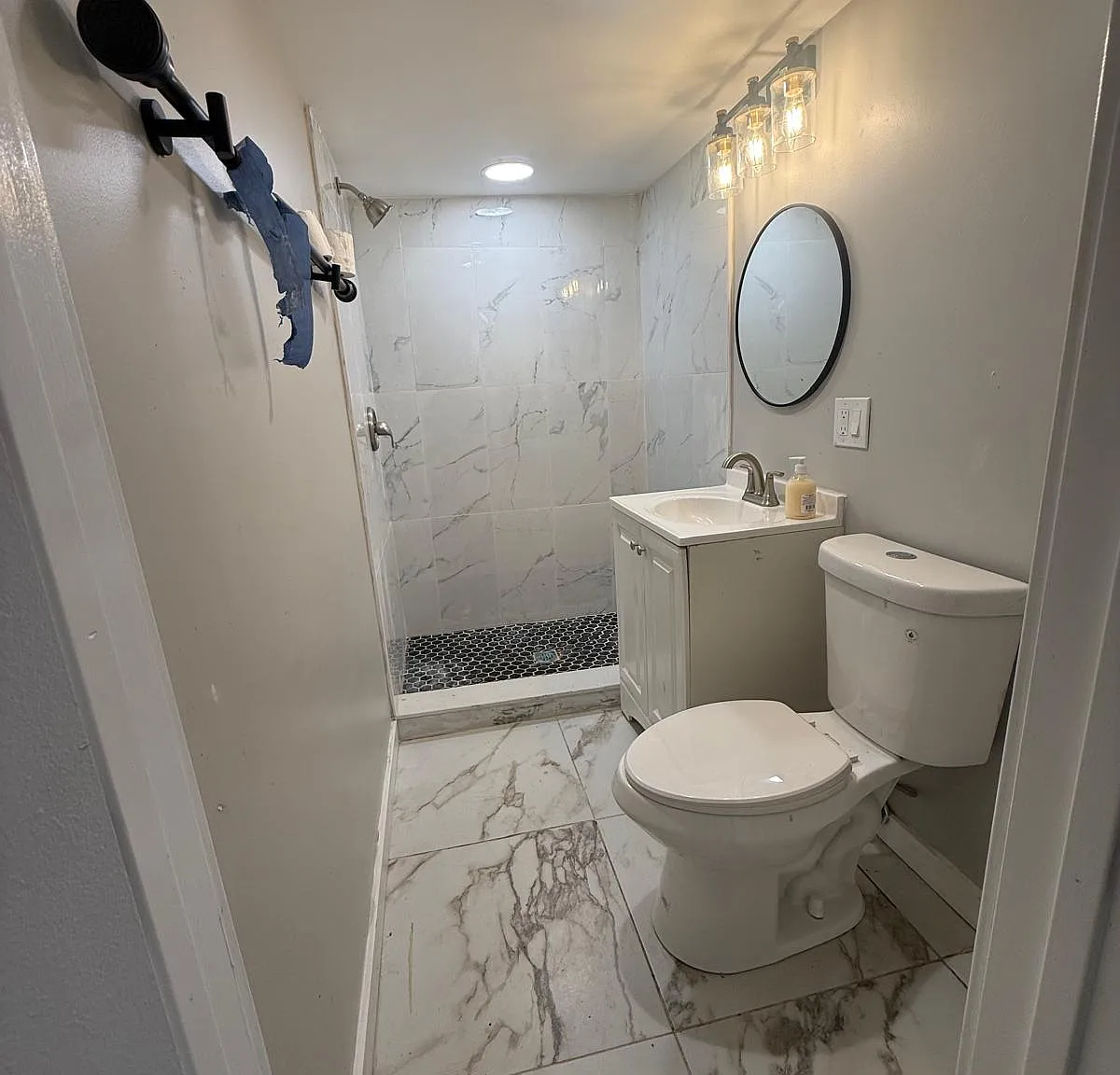 9049 N Greenwood Ave — Photo 3