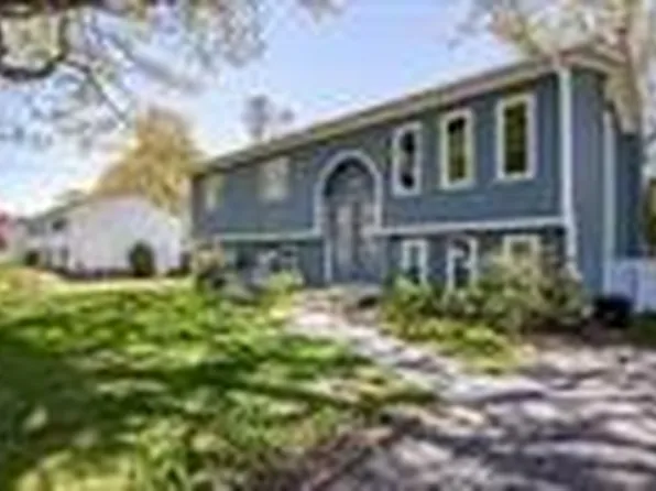 17 Tell St, Warwick, RI 02889
