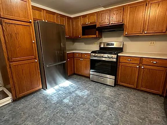 3rd image of 410 K St