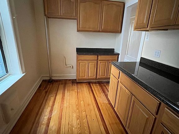2nd image of 625 E 21st St #4