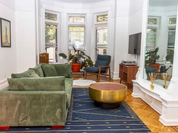 39 Hawthorne Street image 1 of 10