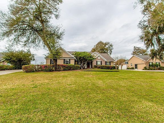 3rd image of 36753 Woods Dr