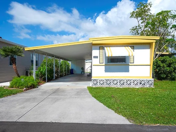 2107 Trotwood Dr, Sarasota, FL 34231