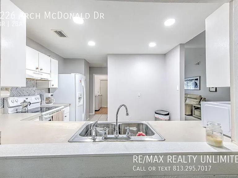 2226 Arch McDonald Dr — Photo 6