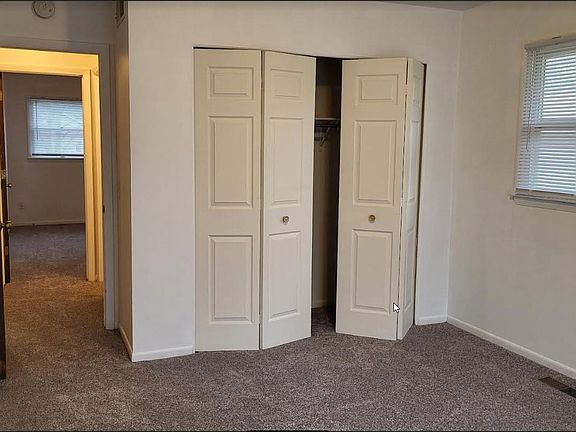5th image of 2817 Stoneleigh Dr #2