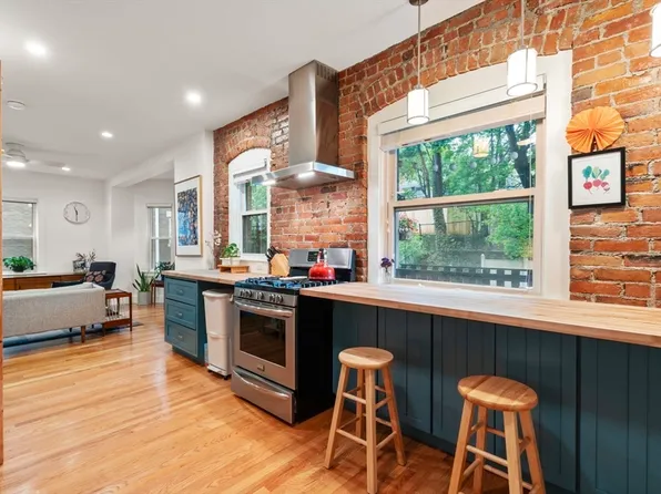 17 Park Vale APT 1, Brookline, MA 02446