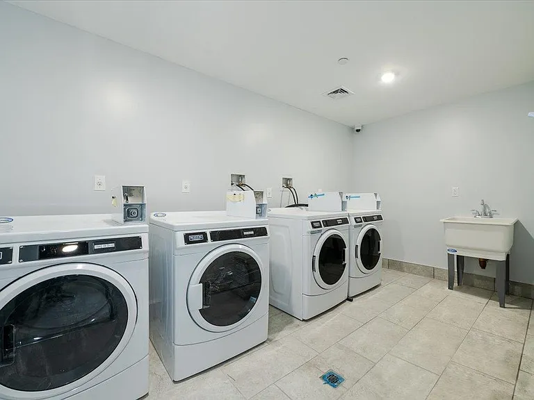2115 Burr Ave #4D — Photo 7