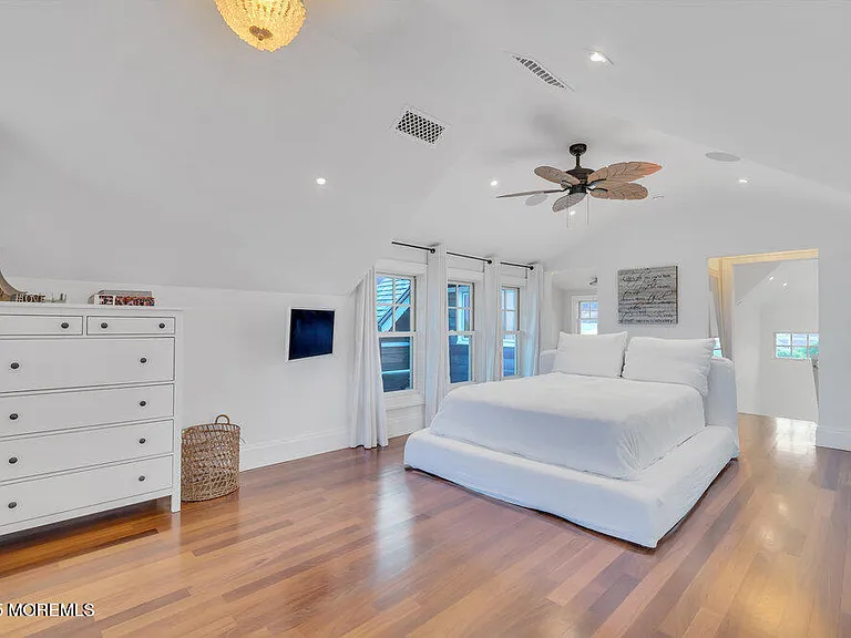 985 Ocean Ave — Photo 88