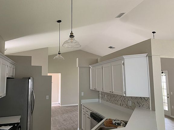 4th image of 10411 Rainbow Oaks Dr