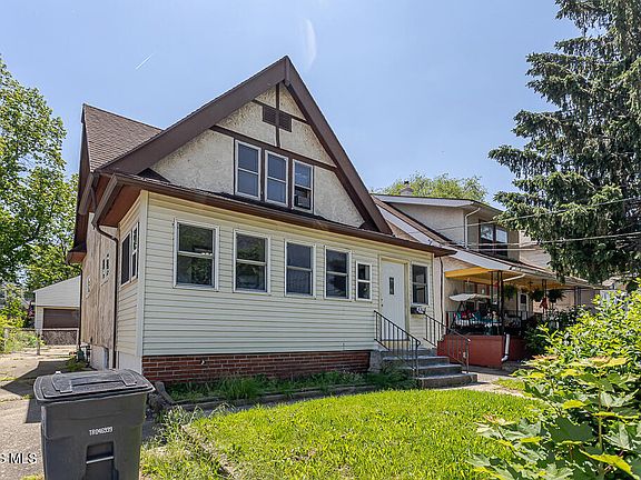 3rd image of 450 2nd St