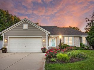 9415 S Kinney Ln, Oak Creek, WI 53154