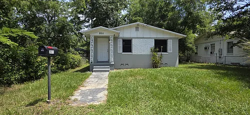 2011 W 5th St Photo 1