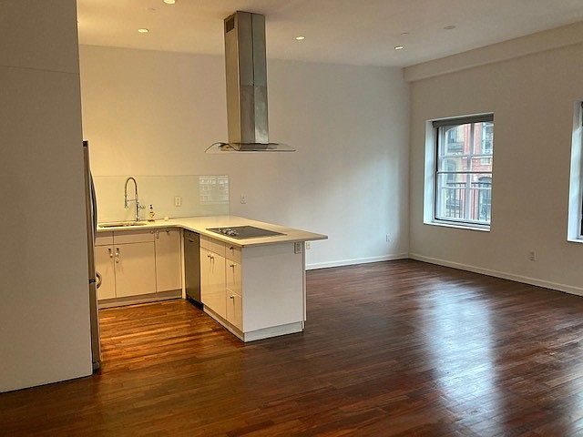 1st image of 109 W Broadway