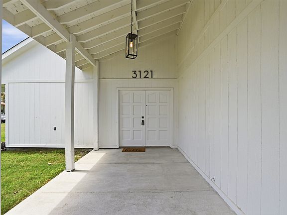 5th image of 3121 Castle Rock Ln