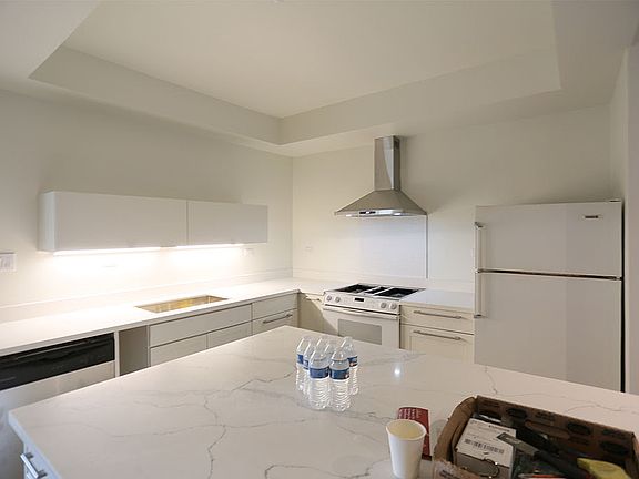 3rd image of 2131 Fillmore St #B
