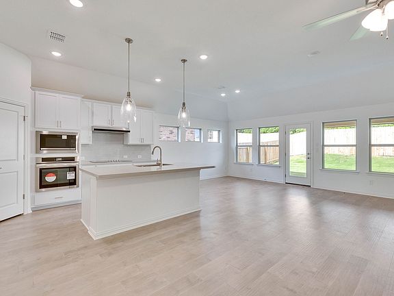 3rd image of 1421 Cole Estates Dr