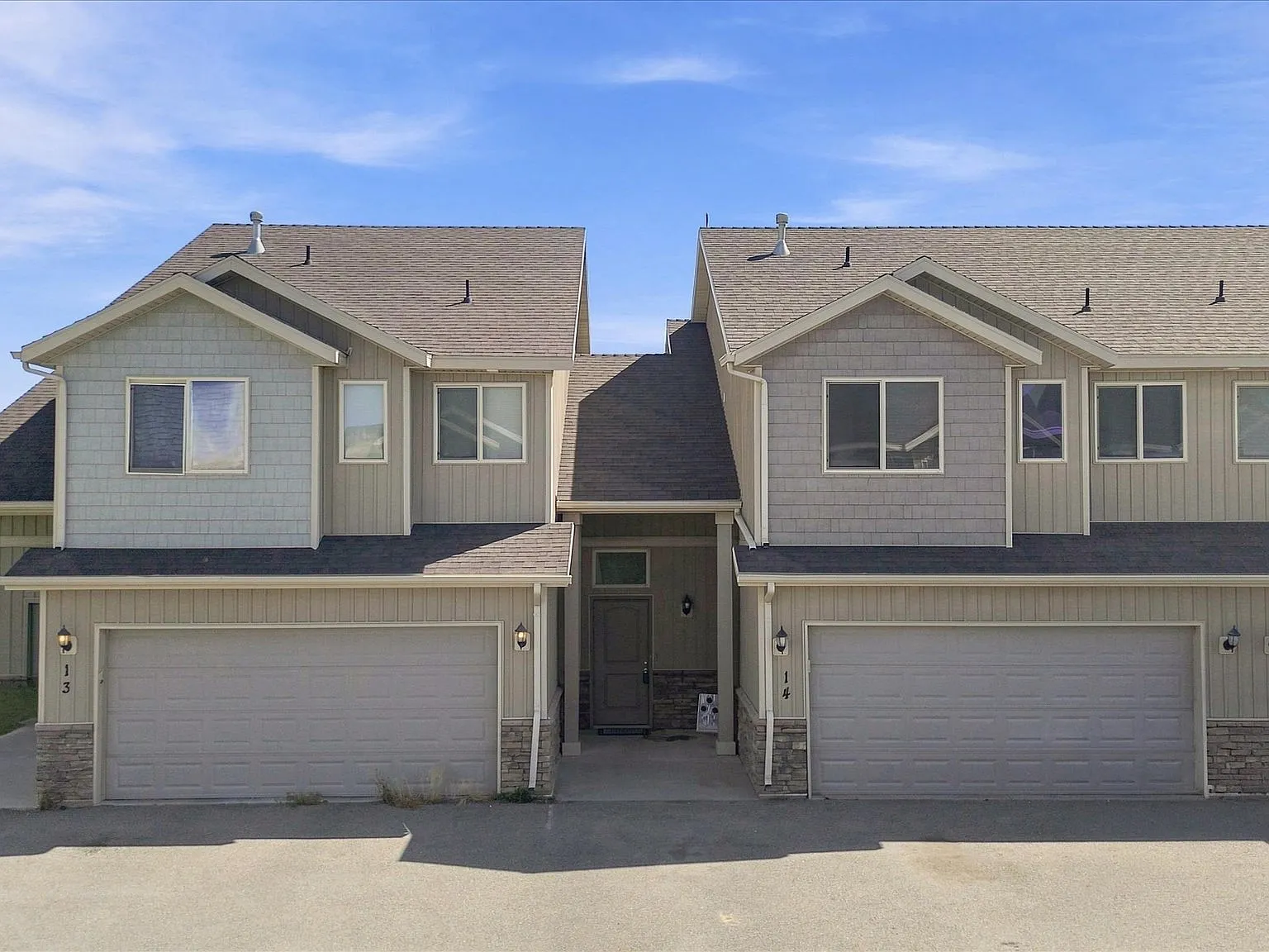 3 bed, 2.5 bath, 1556 sqft, $1,800 — Photo 1