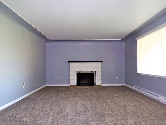 5th image of 152 S Yorkshire Blvd